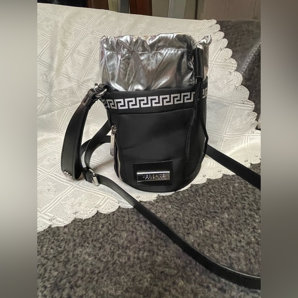 Versace parfums bucket bag - Picture 4 of 16